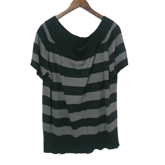 TORRID Black Gray Striped Sweater Top Plus sz 3Short Sleeve - Picture 1 of 5
